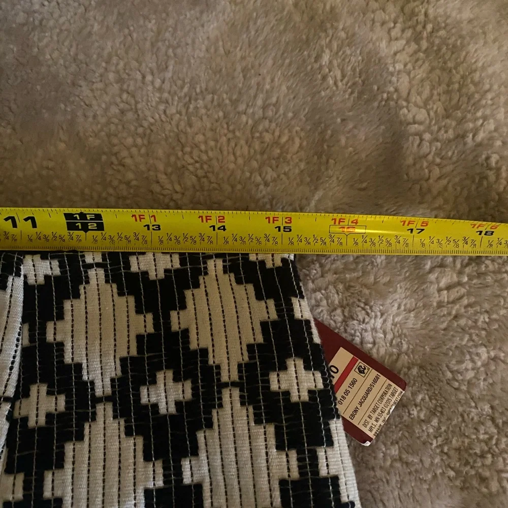 NWT Merona Black and White Merona Geometric Mini Skirt. SZ 10
